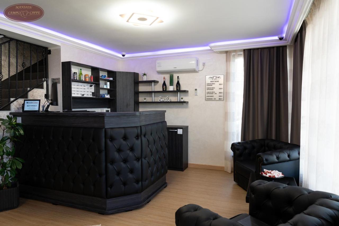 Campus Caffe Mansion Hotel Бузау Екстериор снимка