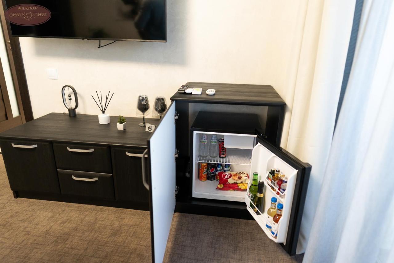 Campus Caffe Mansion Hotel Бузау Екстериор снимка