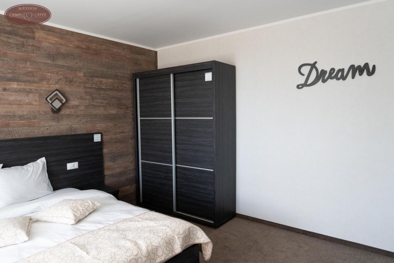 Campus Caffe Mansion Hotel Бузау Екстериор снимка